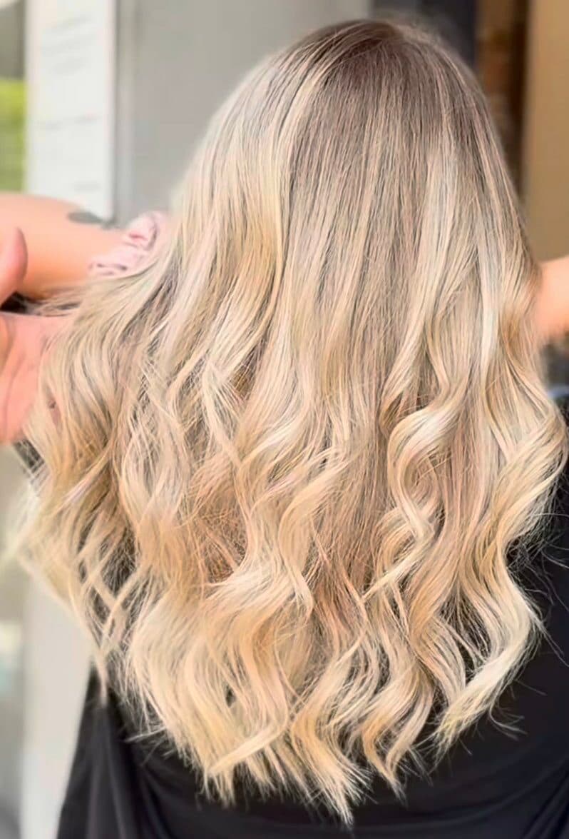 Balayage blond réalisé au salon